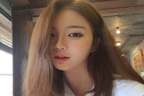 日韩甜美自拍视频,镜头下的青春魅力